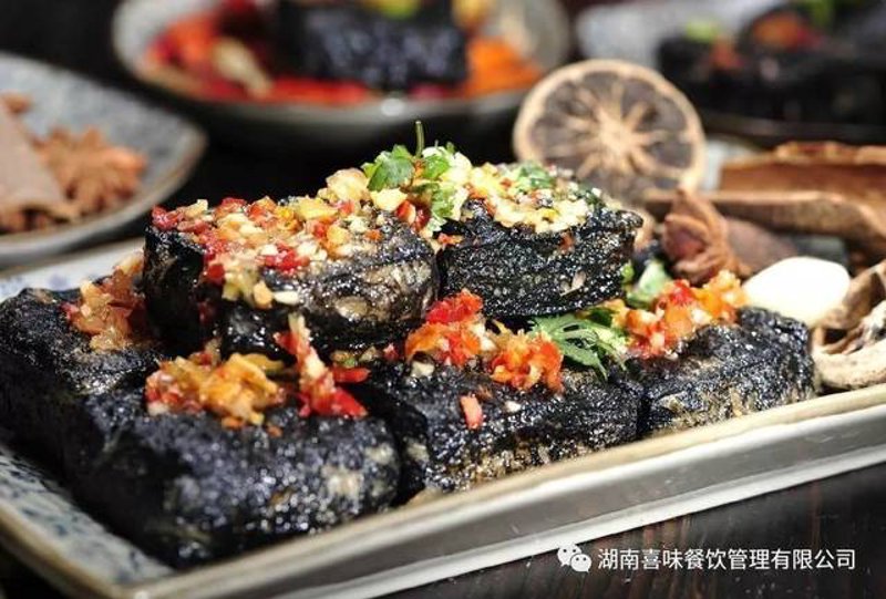 你是否曾经因为不知道如何制作美味的牛排而感到困惑？今天，我们就来一起探讨一下如何在家也能轻松做出既好吃又简单的牛排。