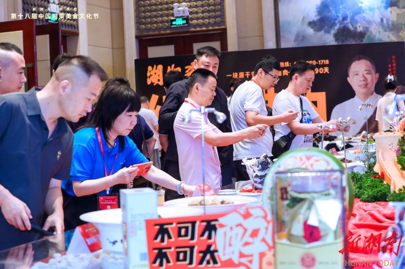 牛排怎么做，好吃又简单？对于许多美食爱好者来说，这是一道挑战与乐趣并存的问题。今天，我们就来聊聊如何在家轻松制作美味的牛排。